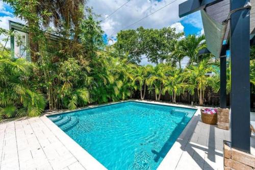 Flamingo Parks Villa | The Penn House + Guest House & Saltwater Pool Flam