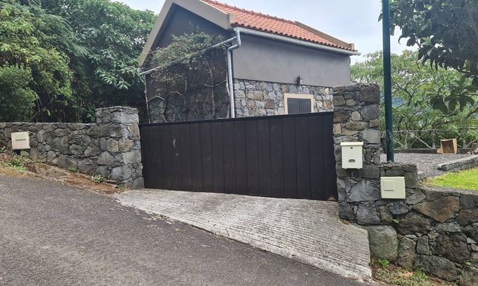 Alfama Cottage | The Perfect Cottage - 1 Bedroom Cottage sleeps 4