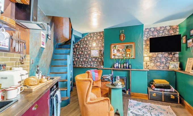 Wadsworth Cottage | The perfect romantic retreat for up to two guests.