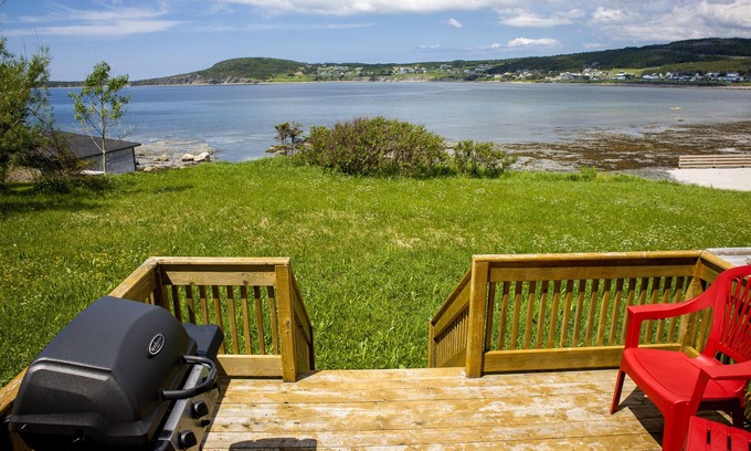 Rocky Harbour Cottage | The Peridot Retreat