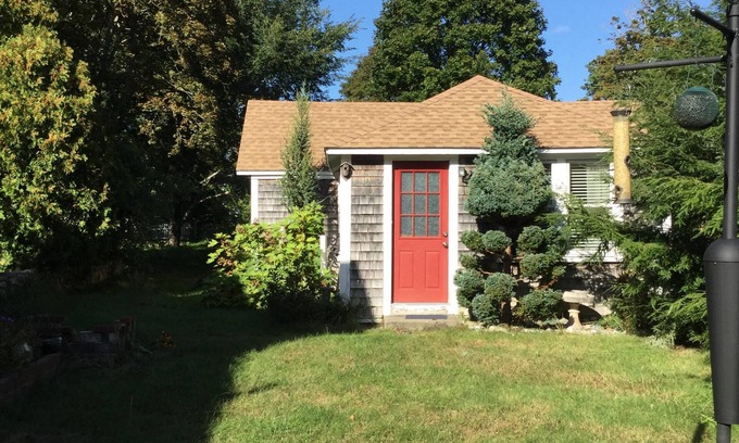 Monument Beach Cottage | The Perrywinkle Cottage located in the charming village of Monument Beach