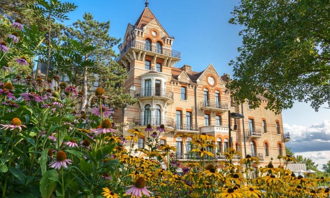 Richmond-upon-Thames Hotel | The Petersham