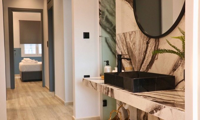 Kallithea Apartment | The Philosopher's Abode