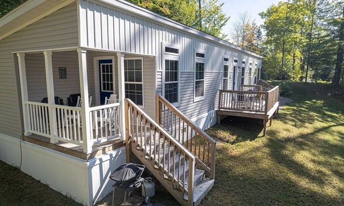 Hadley Cottage | The Pine Ridge Retreat - A Cozy Great Sacandaga Cottage with Private Lake Access