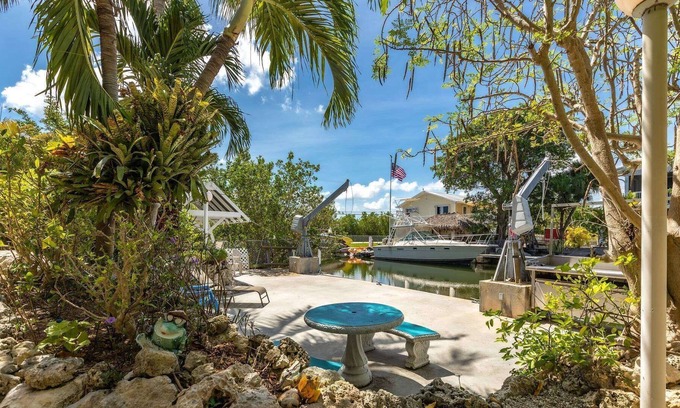 Eden Pines House | The Pineapple Cottage: Live Your Best Keys Life, 3BR Canal Front Home, Dockage & Pet-Friendly Bliss!