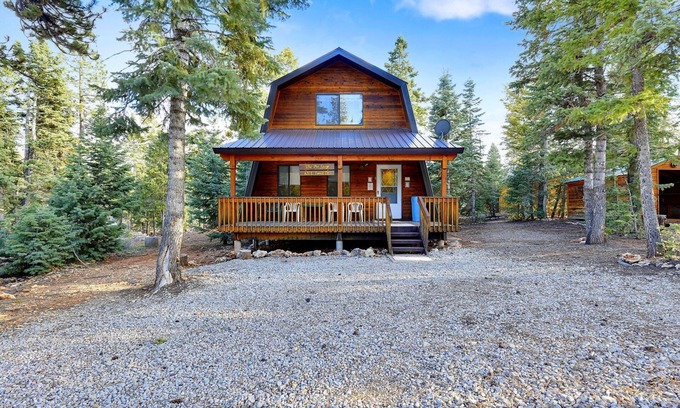 Meadow View Heights Cabin | The Pit Stop - Sleeps upto 10 people