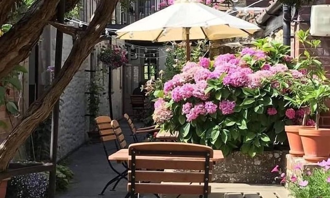 Sherborne Hotel | The Plume of Feathers
