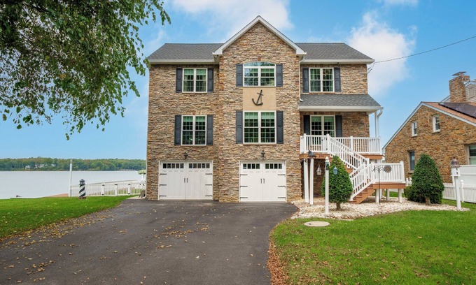 Elkton House | The Pointe at Locust Point is on the Elk River on the Upper Chesapeake Bay