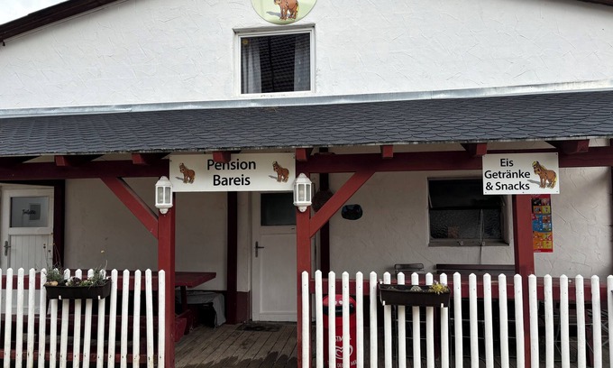 Ochsenhausen House | The Pony Bareis is located away from the hustle and bustle in the woods