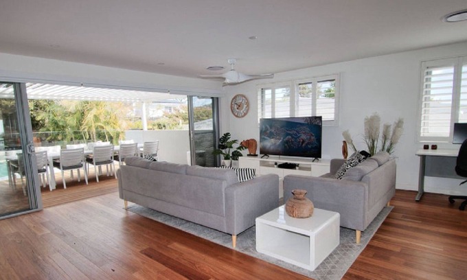 Wamberal House | The Pool House - Light and Spacious