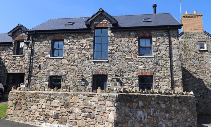 Newport Cottage | THE POTTERY, family friendly in Newport, Pembrokeshire