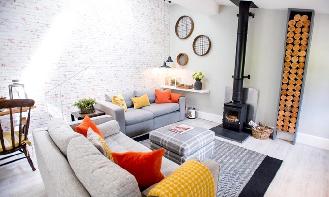 Weston Under Lizard House | The Potting Shed