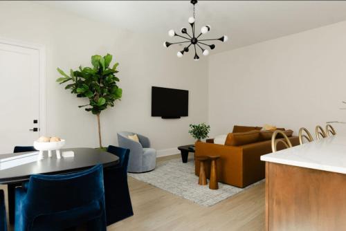 Prospect Hotel | The Purple Martin - Nest