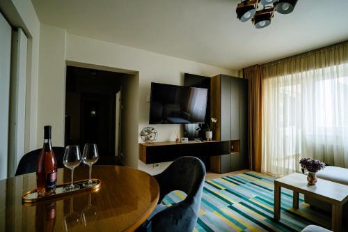 Craiova Apartment | The QUARK Modern Designed 2BR Central Apartment
