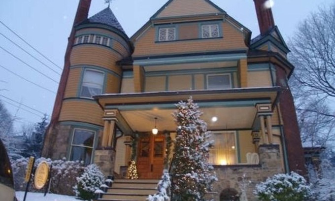 Bellefonte Bed & Breakfast | The Queen, A Victorian Bed & Breakfast