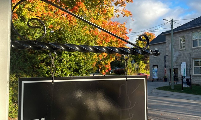 Elora Apartment | The Rainforest Suite: cozy & spacious Suite right in Downtown Elora