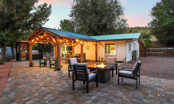 Payson House | The RANCH - Creek - Fenced Dog Yard - 2 Acres - Hot Tub