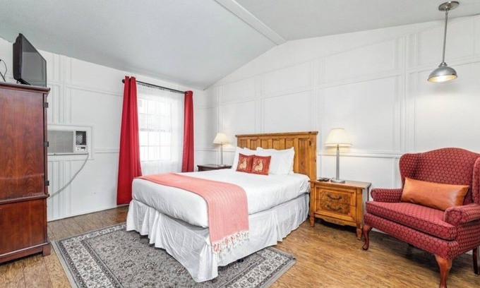 Christoval Hotel | The Ranch House Motel - The Agarita Room