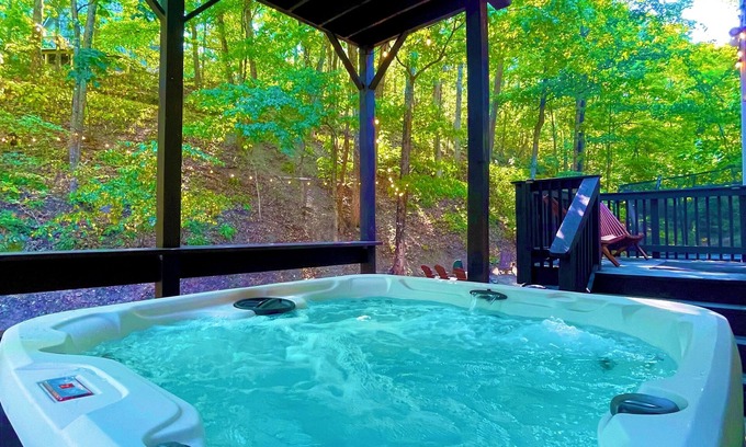 Basye House | The Ravine - Hot tub, 5BR, Gameroom, Fast WIFI, 4 min to Bryce & Pet Friendly