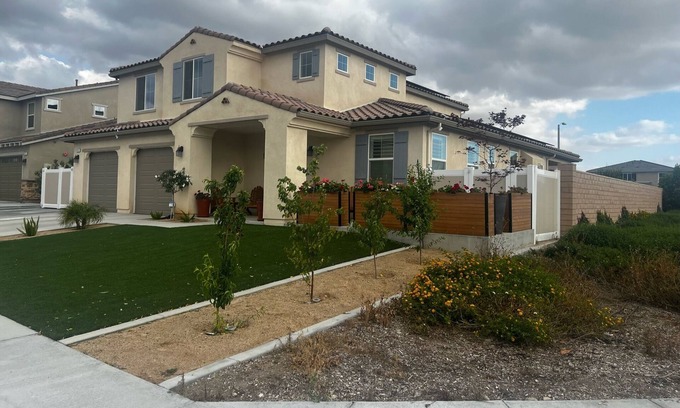 Redlands House | The Redlands Oasis