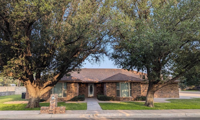 Hobbs House | The Rest of The West! ð€nBeautiful, Large home w/pool table Nice Neighborhood!