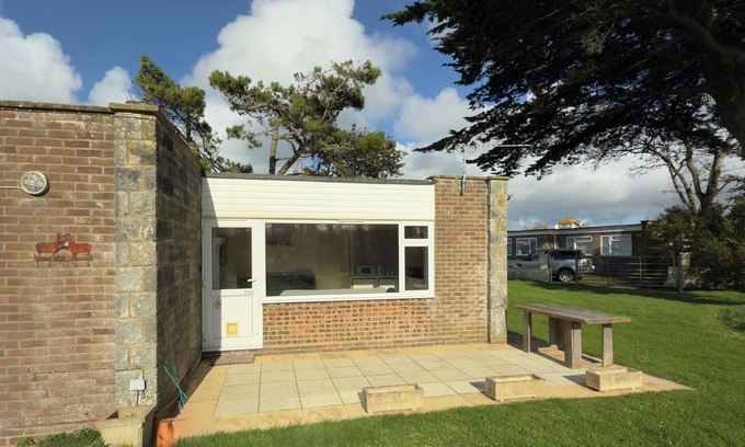 Freshwater House | THE RETREAT, family friendly, country holiday cottage in Freshwater