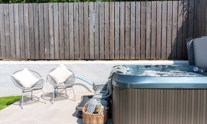 Cardigan Apartment | The Retreat - high-end and beautifully presented homestay near Cardigan