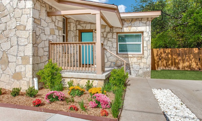 Granbury House | The Retreat on Rucker