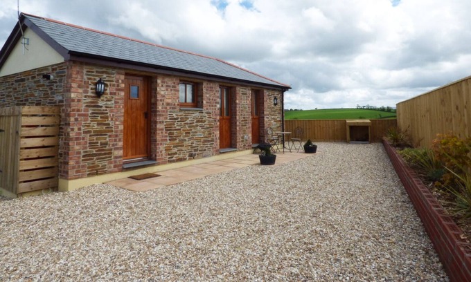 Lifton House | THE RETREAT, romantic, with a garden in Lifton
