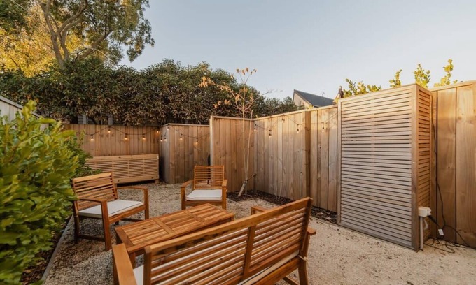 Riccarton House | The Riccarton Niche - Sleek 2-Bedroom Urban Pad
