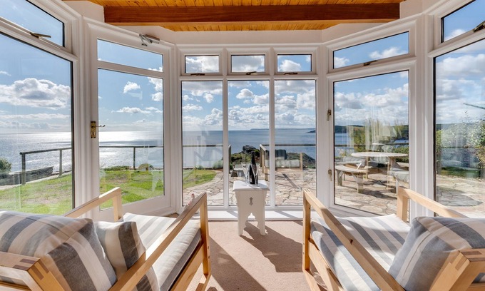 Polruan House | The Ridge - Four Bedroom House, Sleeps 8