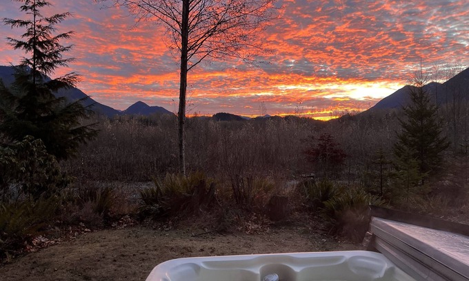 Ashford House | The River House: A quiet getaway with Stunning Mountain views.
