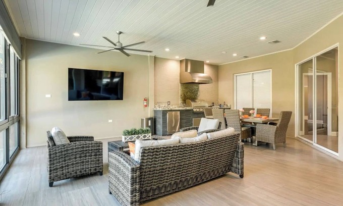 Boyette Springs House | The Riverview Estates: Sauna and Heated Pool