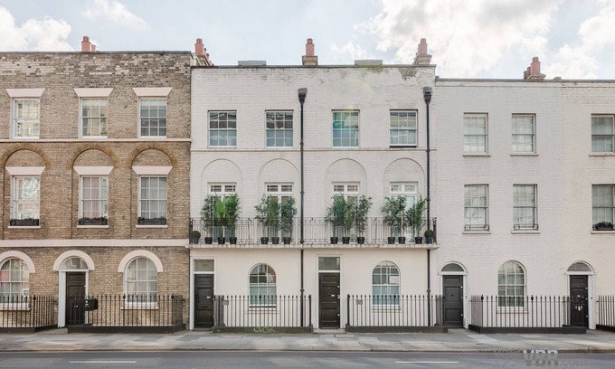 Vincent Square House | The Rochester: Two Historic Townhouses, 12-Bed, 6-Bath | Victoria