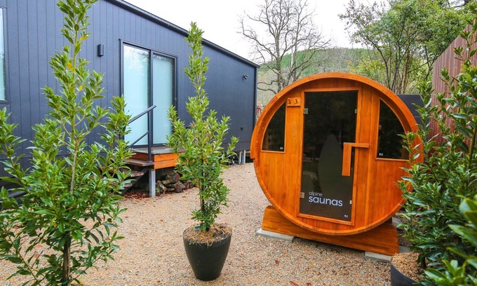 Bright Cabin | The Rocks - Olive Retreat