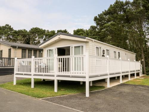 Cayton Bay House | The Rodley Pines