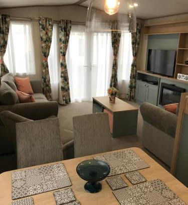 New Forest District Resort | The Roecliffe, Holiday mid-lodge, Shorefield Country Park