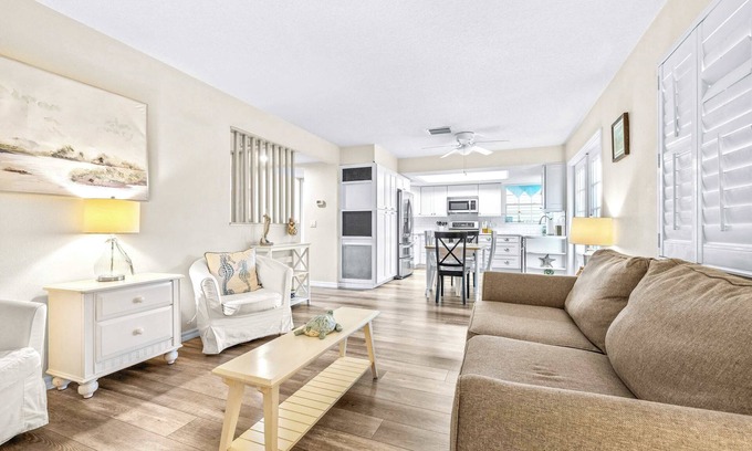 Beach Park House | The Roland Villa – For 12ppl