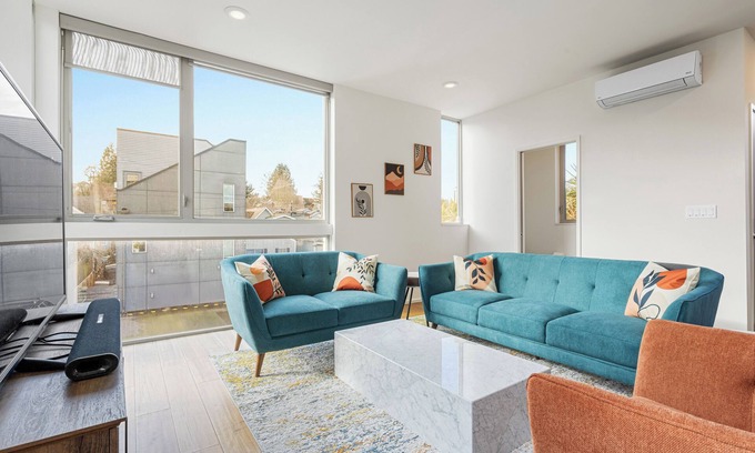 Central District House | The Rooftop Blue Haven Home w Firepit