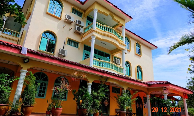 Kampung Bakau House | The Room Concept Homestay