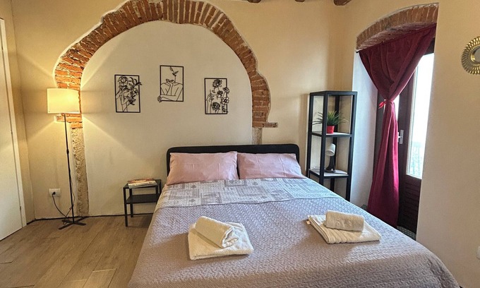 Lazise Apartment | The room in the ancient village