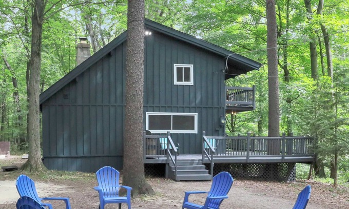Rockbridge Cabin | The Roosevelt - Hot Tub, Outdoor games & Walk-to Lake