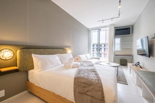 Bo'Kaap Apartment | The Rose 707: Top Floor Modern City Apartment