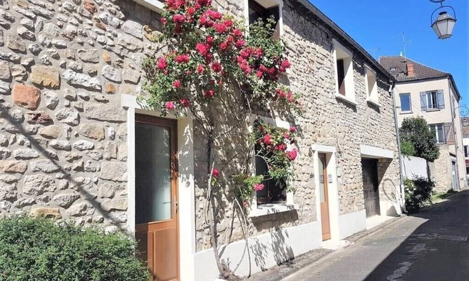 Milly-la-Foret House | The Rose House