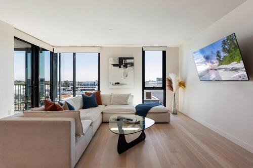 Downtown Apartment | The Rose Quartz - Rooftop Pool, Gym Glamorous Santa Monica 2BR