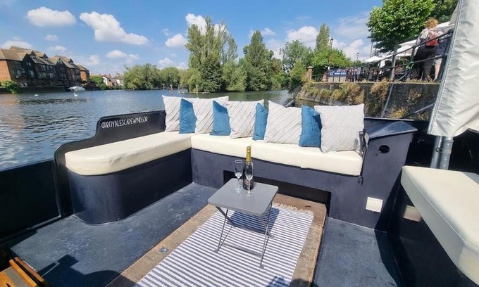 Windsor Boat Rental | The Royal Escape Windsor, Static Wide Beam Barge