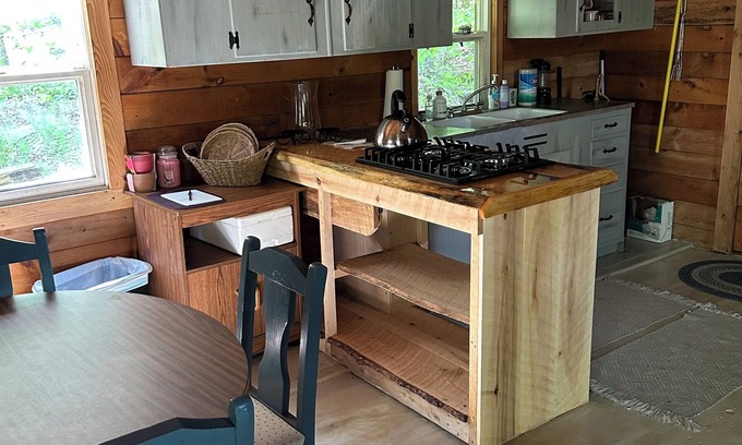 Hillsgrove Cabin | The Rustic Woodzie! Hunters Dream!