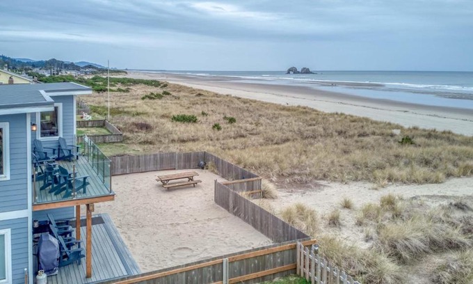 Rockaway Beach House | The Sand Castle - Meredith Lodging