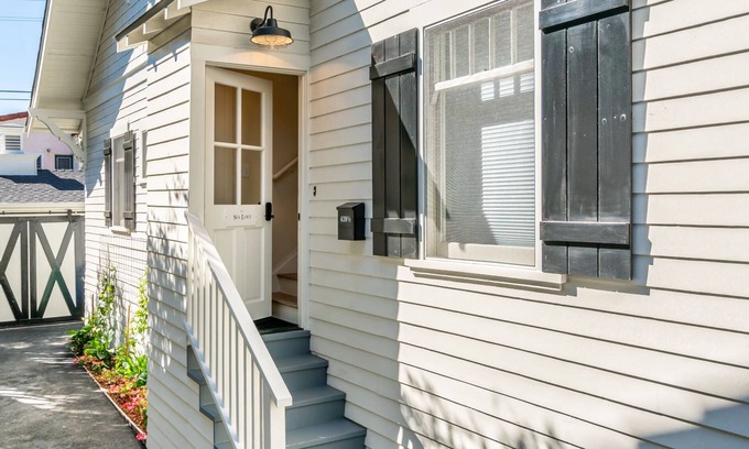 East Beach House | The Sea Captain's Loft - West Beach Charm