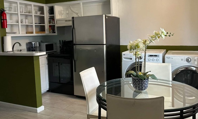 Cottage Line Apartment | The SEA-clusion 2